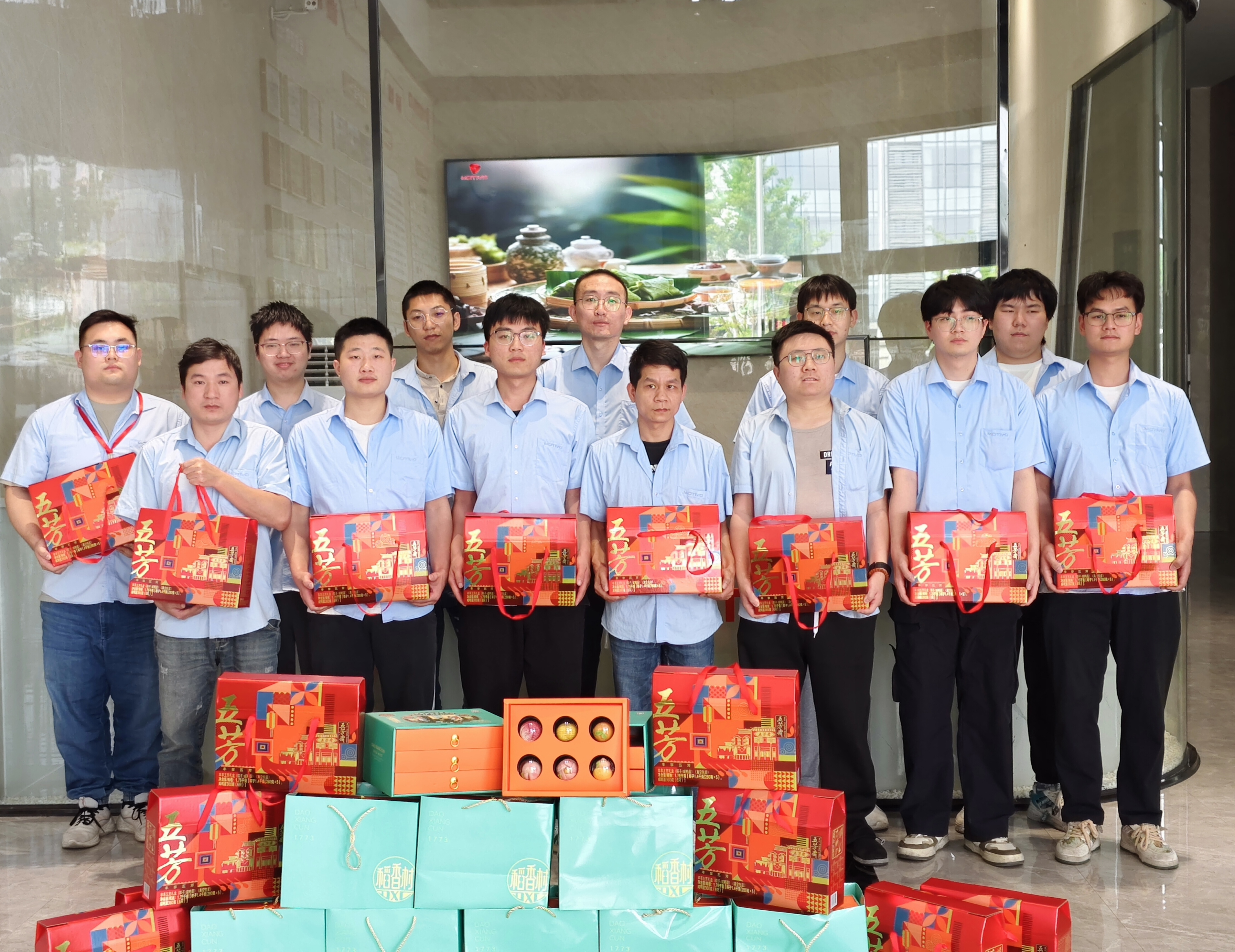 浓情粽意，情系员工 | 颢屹汽车为员工发放端午福利